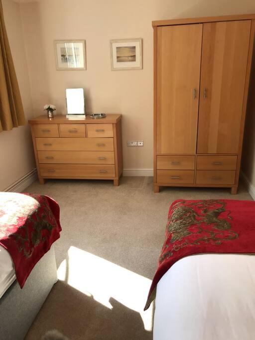 Lovely Two Bedroom Bungalow With Hot Tub 约维尔 外观 照片