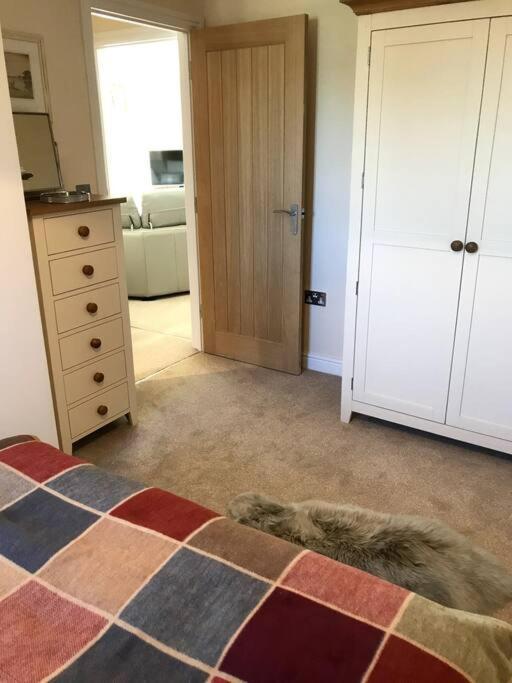 Lovely Two Bedroom Bungalow With Hot Tub 约维尔 外观 照片